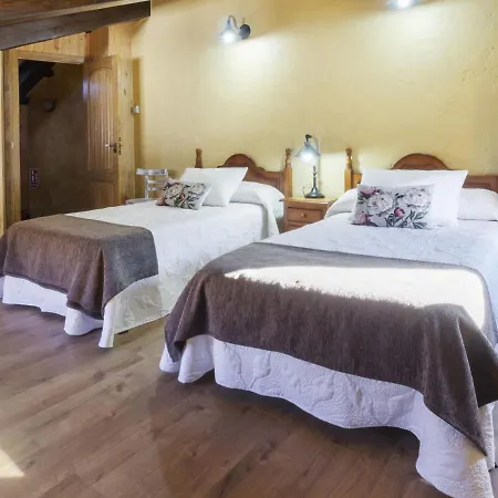 Comfortable Holiday In With Barbecue Ferienhaus Villanueva de Valdueza