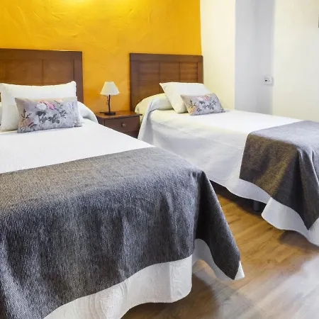 Comfortable Holiday In With Barbecue Ferienhaus Villanueva de Valdueza